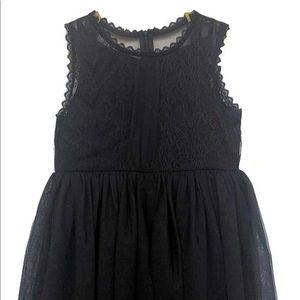 Beautiful, vintage lace dress for girls, like new.